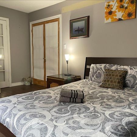 Bhf Near College & Hosp Self-Service Check-In So Fast Net Free Parking In Barrie Exterior foto