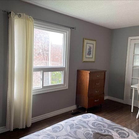 Bhf Near College & Hosp Self-Service Check-In So Fast Net Free Parking In Barrie Exterior foto