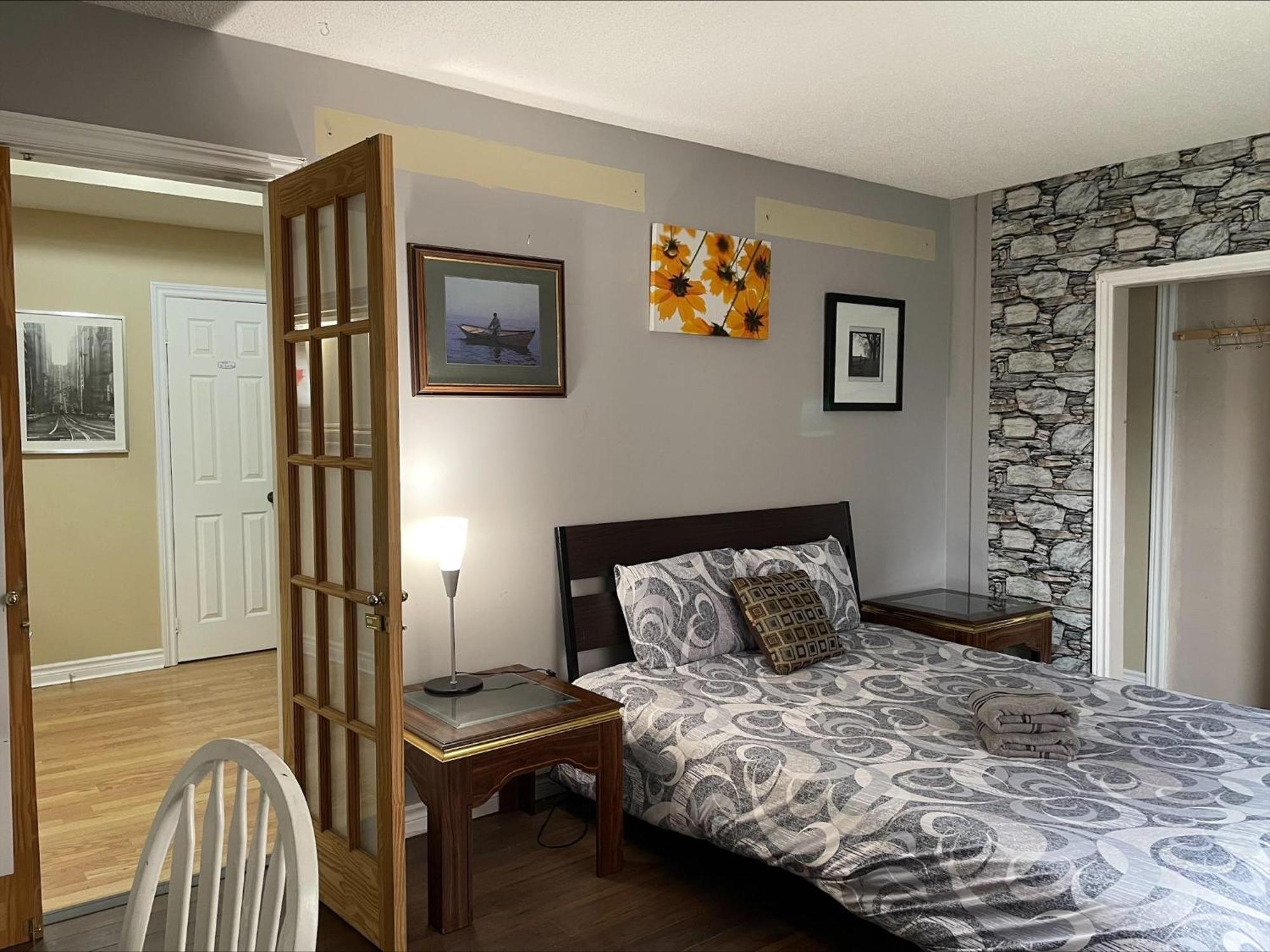 Bhf Near College & Hosp Self-Service Check-In So Fast Net Free Parking In Barrie Exterior foto