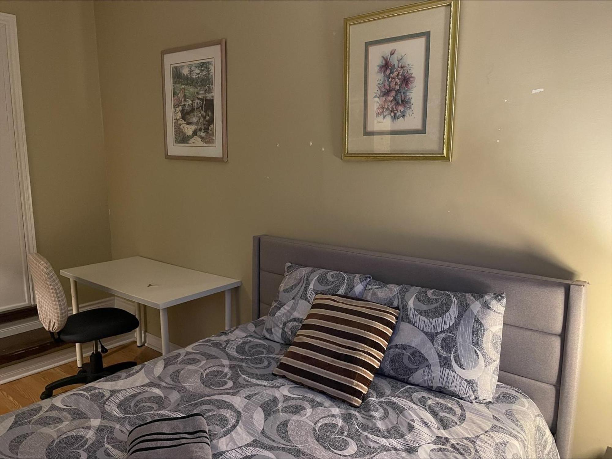 Bhf Near College & Hosp Self-Service Check-In So Fast Net Free Parking In Barrie Exterior foto