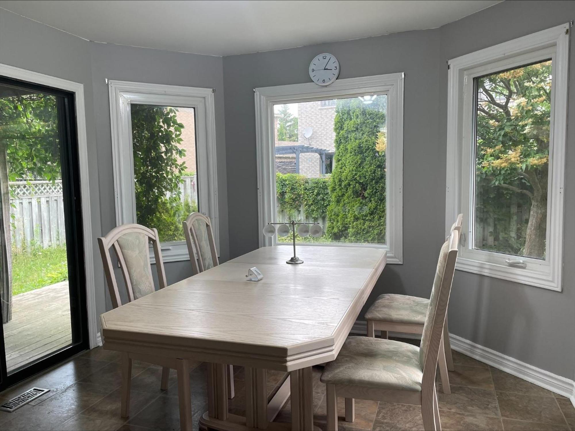 Bhf Near College & Hosp Self-Service Check-In So Fast Net Free Parking In Barrie Exterior foto