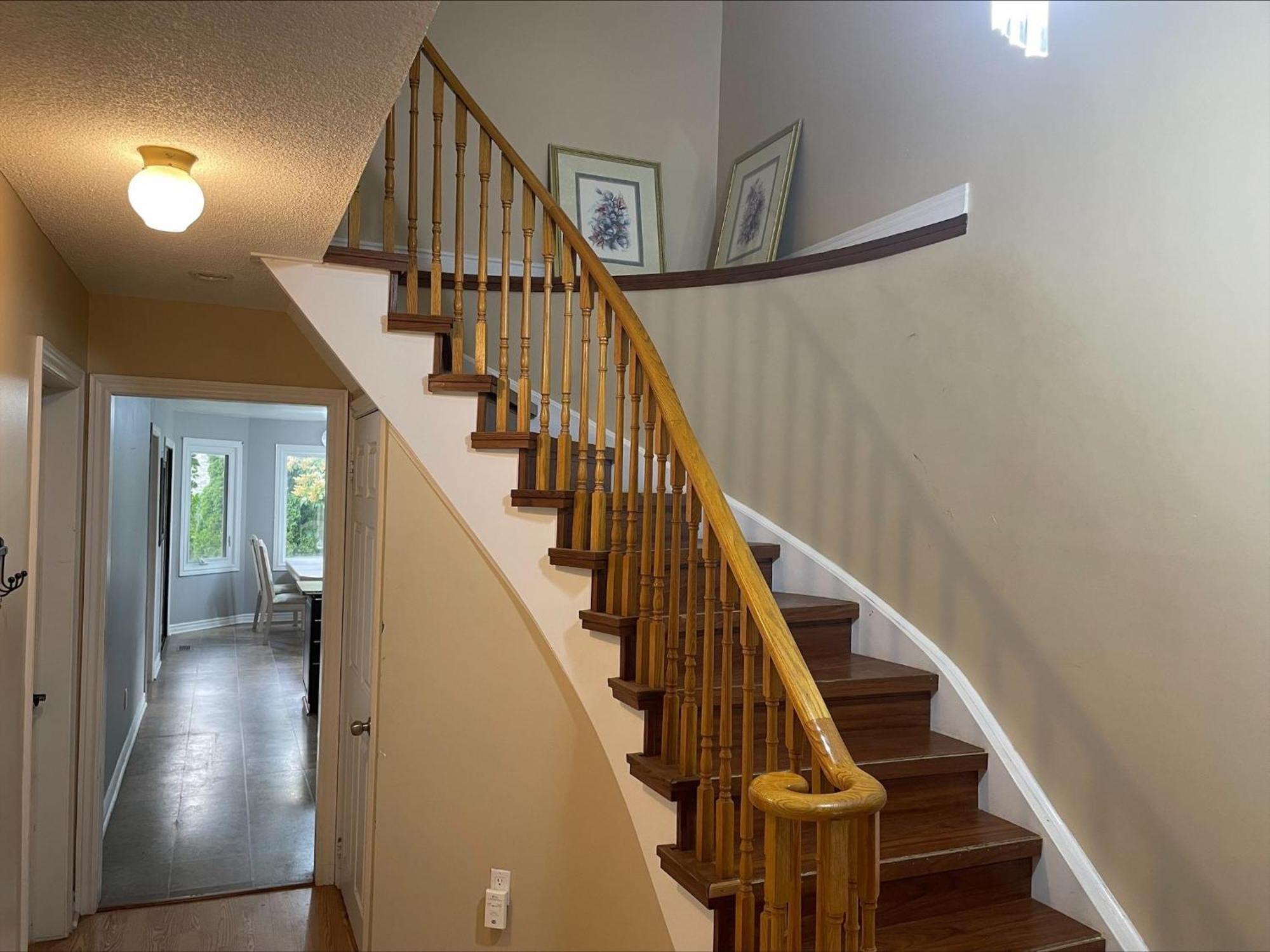 Bhf Near College & Hosp Self-Service Check-In So Fast Net Free Parking In Barrie Exterior foto