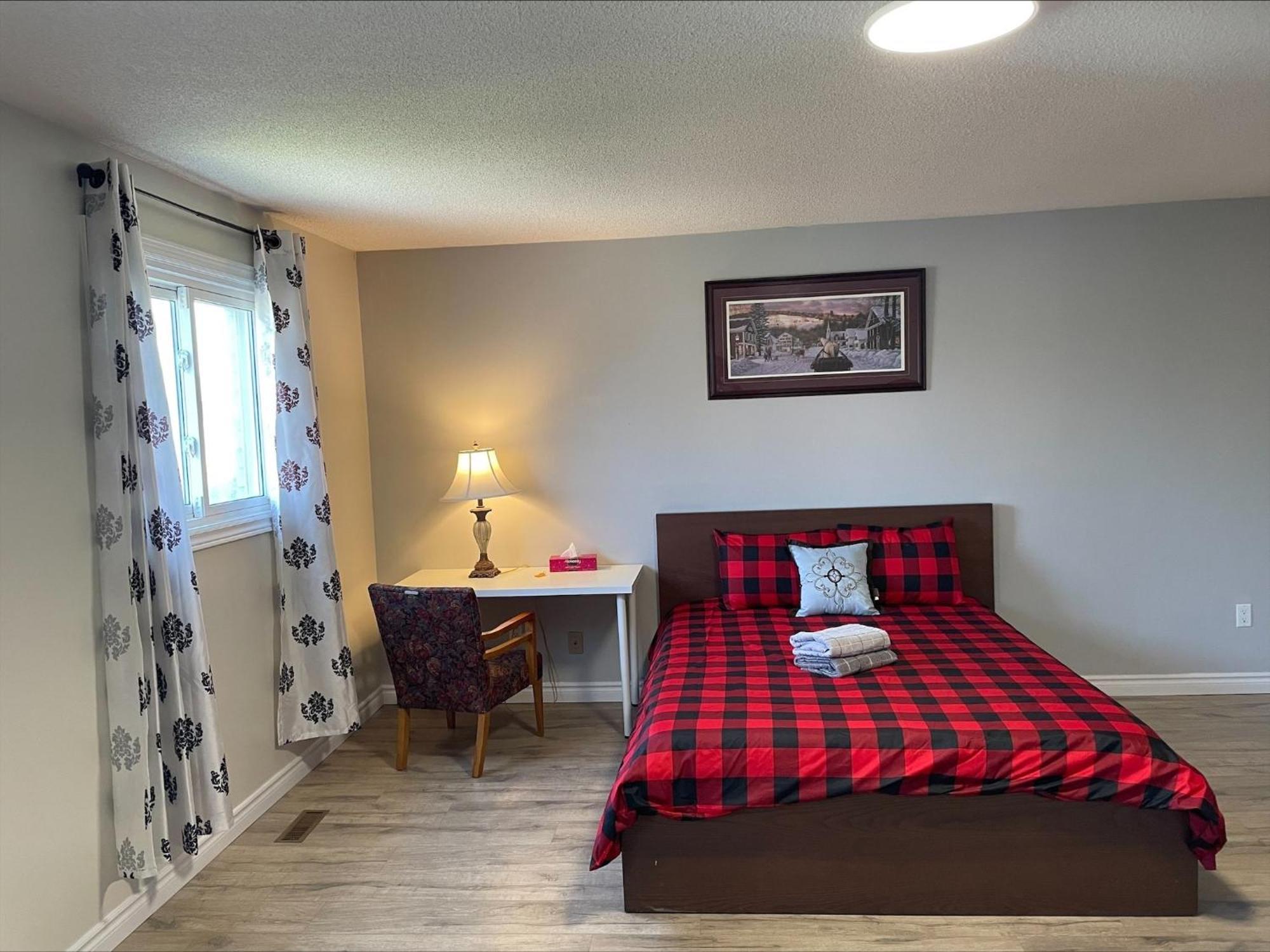Bhf Near College & Hosp Self-Service Check-In So Fast Net Free Parking In Barrie Exterior foto