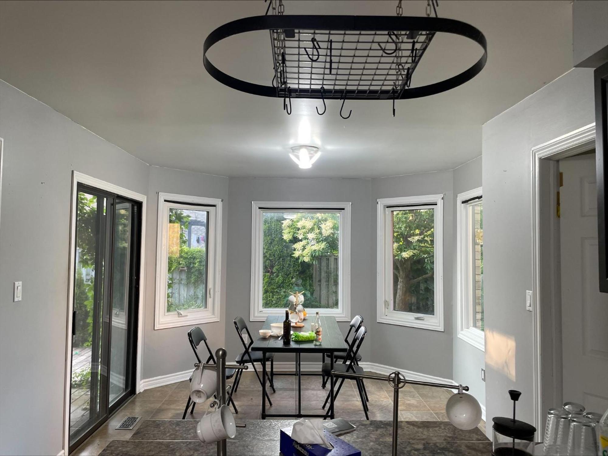 Bhf Near College & Hosp Self-Service Check-In So Fast Net Free Parking In Barrie Exterior foto